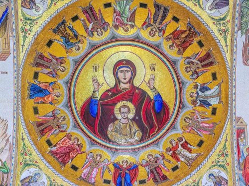 Maica Domnului - mijlocitoarea neamului omenesc