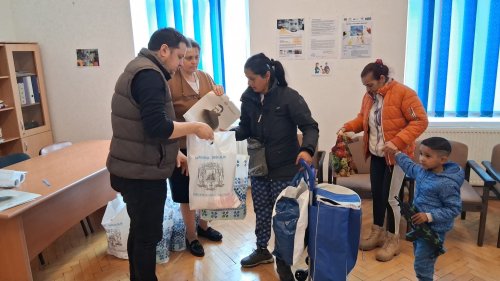 Daruri oferite de Arhiepiscopia Sibiului pentru familii vulnerabile Poza 358782