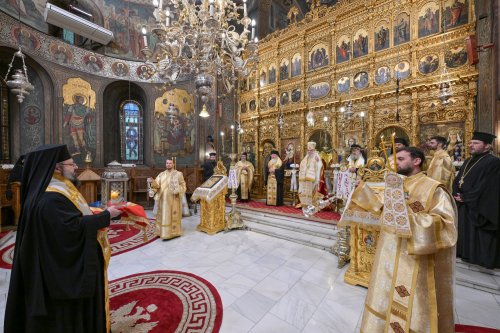 Sfânta Lumină de la Ierusalim primită de Patriarhul României