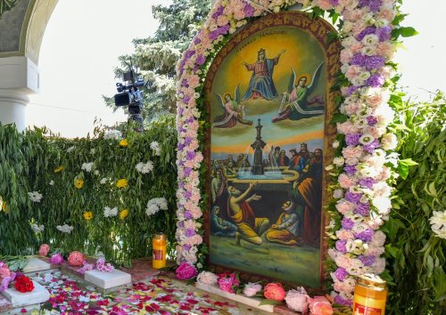 Procesiuni la izvoare tămăduitoare din țara noastră