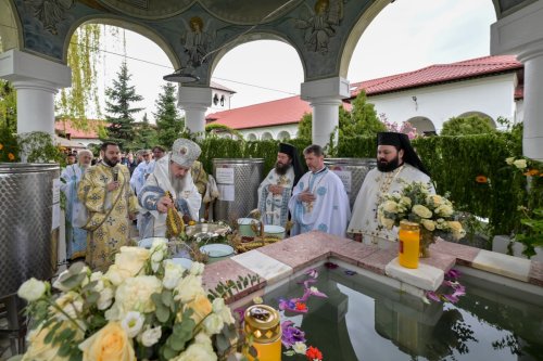 Izvorul Tămăduirii, hramul Mănăstirii Ghighiu