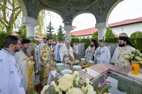 Izvorul Tămăduirii, hramul Mănăstirii Ghighiu