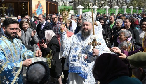Sfințirea apei în Vinerea Luminată pe Dealul Patriarhiei