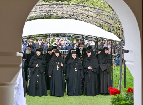 Femeile Mironosițe - modele pentru femeile creștine dedicate slujirii semenilor și mărturisirii lui Hristos Cel înviat