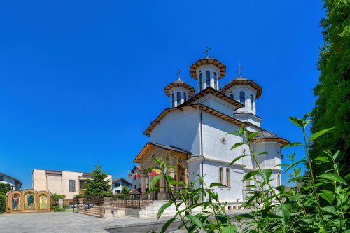 Sclipirile Luminii: Biserica „Sfântul Ioan Rusul” din cartierul bucureştean Brâncuşi