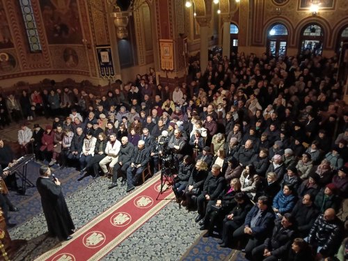 Biserica „Sfânta Treime”, nestemata coroanei de minuni a bătrânei Sighişoare Poza 363611