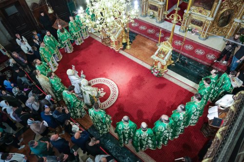 Slujire a unui ierarh eston la Catedrala Mitropolitană din Iași Poza 364279