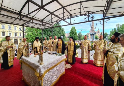 Liturghie și Vecernia plecării genunchilor la Cluj‑Napoca Poza 364312