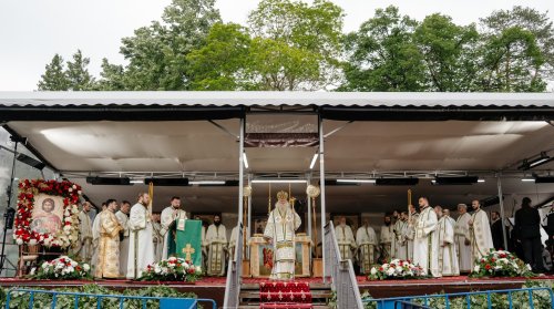 Duminica Rusaliilor la catedrala din Suceava Poza 364433