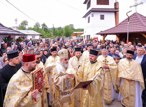 Sfinţirea unei biserici din județul Vrancea Poza 364435