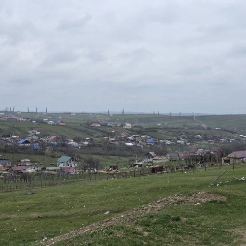Biserica, polul binelui în comunitatea din Crucea Poza 365801