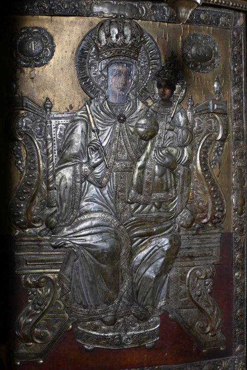 Biserica, polul binelui în comunitatea din Crucea Poza 365807