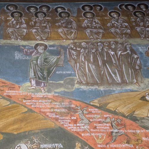 Biserica, polul binelui în comunitatea din Crucea Poza 365811