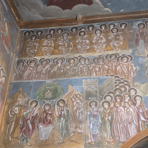 Biserica, polul binelui în comunitatea din Crucea Poza 365812