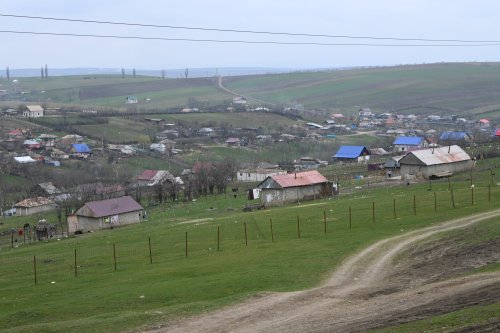 Biserica, polul binelui în comunitatea din Crucea Poza 365814