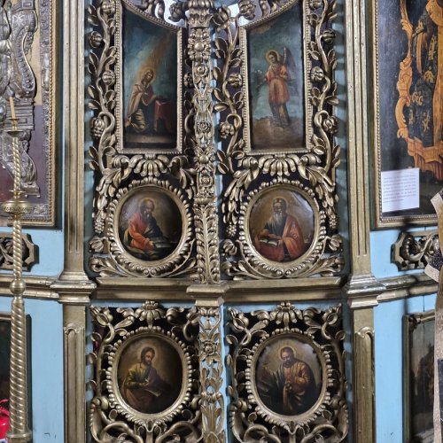 Biserica, polul binelui în comunitatea din Crucea Poza 365817