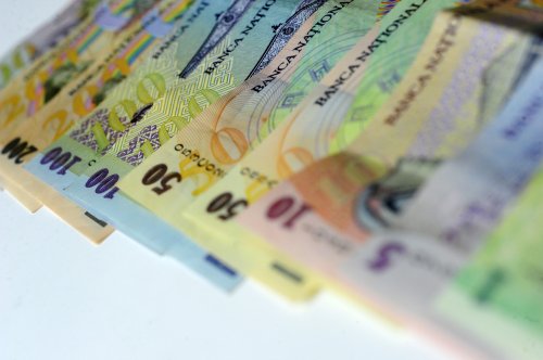 Numerarul în circulație: peste 2 miliarde de bancnote  Poza 366916