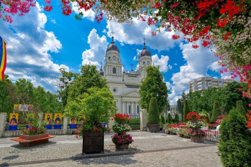 Sclipirile Luminii: Mănăstiri şi biserici din Iaşi