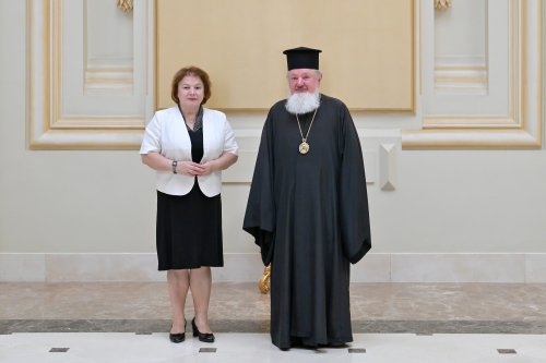 Vizită de lucru la Patriarhia Română a ambasadoarei Albaniei