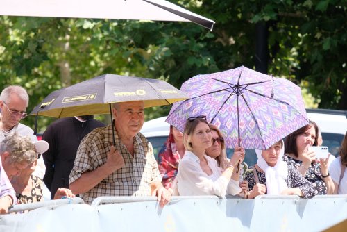 Patriarhia Română îndeamnă la sprijinirea persoanelor afectate de caniculă