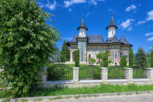 Sclipirile Luminii: Biserica Seminarului Teologic de la Mănăstirea Neamț