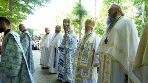 Sărbătoarea hramului la Mănăstirea Brâncoveanu de la Sâmbăta de Sus Poza 371038
