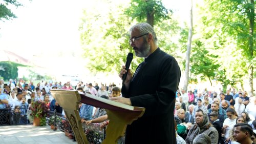 Sărbătoarea hramului la Mănăstirea Brâncoveanu de la Sâmbăta de Sus Poza 371041