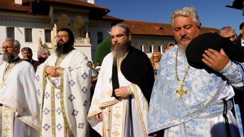 Sărbătoarea hramului la Mănăstirea Brâncoveanu de la Sâmbăta de Sus Poza 371055