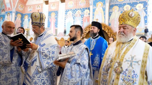 Sărbătoarea hramului la Mănăstirea Brâncoveanu de la Sâmbăta de Sus Poza 371057