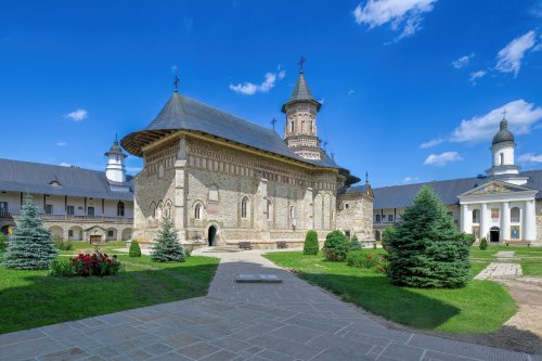 Sclipirile Luminii: Mănăstirea Neamţ