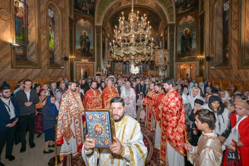 Biserica Zlătari din Bucureşti și‑a sărbătorit ocrotitorii spirituali