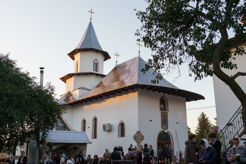 Biserica Parohiei Agafton a fost sfințită de doi ierarhi Poza 375852