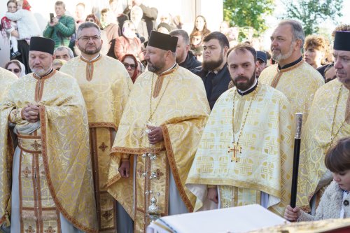 Biserica Parohiei Agafton a fost sfințită de doi ierarhi Poza 375855
