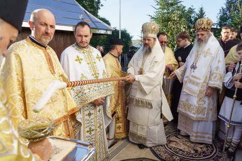 Biserica Parohiei Agafton a fost sfințită de doi ierarhi Poza 375859