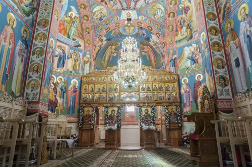Biserica Parohiei Agafton a fost sfințită de doi ierarhi Poza 375860