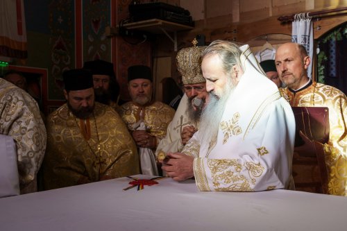 Biserica Parohiei Agafton a fost sfințită de doi ierarhi Poza 375863