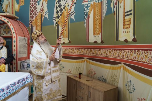 Biserica Parohiei Agafton a fost sfințită de doi ierarhi Poza 375864