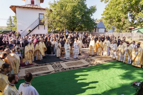 Biserica Parohiei Agafton a fost sfințită de doi ierarhi Poza 375865