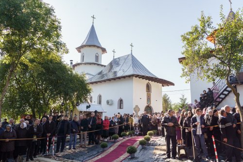 Biserica Parohiei Agafton a fost sfințită de doi ierarhi Poza 375868
