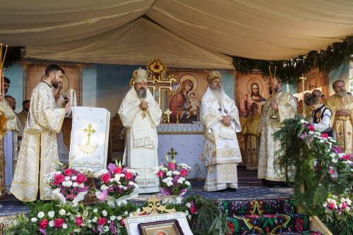 Biserica Parohiei Agafton a fost sfințită de doi ierarhi Poza 375869
