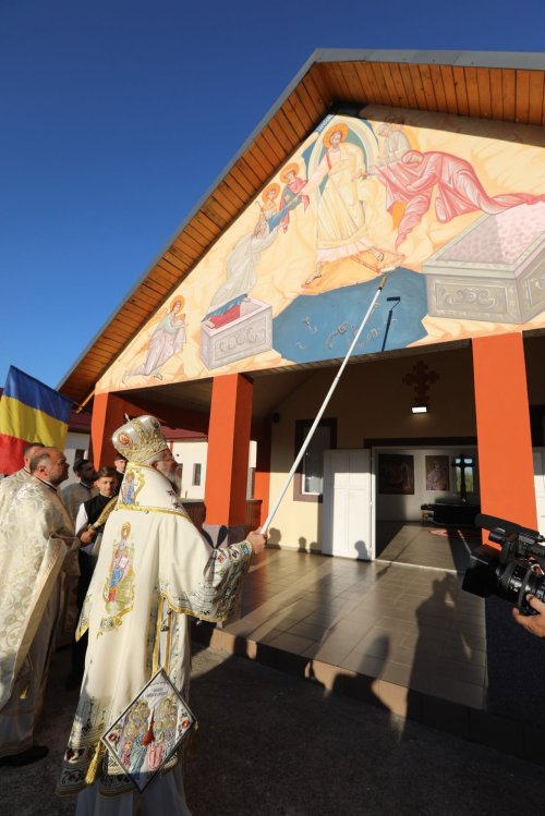Slujba de târnosire a bisericii din Parohia Mogoșești, județul Maramureș Poza 376138
