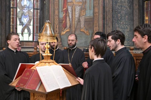 Dicționar teologic: catapeteasmă, cristelniţă, psalt Poza 376504