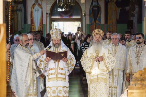Biserica „Sfinții Împărați Constantin și Elena” - Galata din Iași a primit veșmântul sfințirii Poza 376644