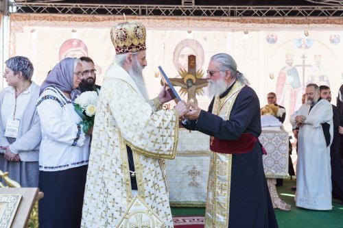 Biserica „Sfinții Împărați Constantin și Elena” - Galata din Iași a primit veșmântul sfințirii Poza 376650