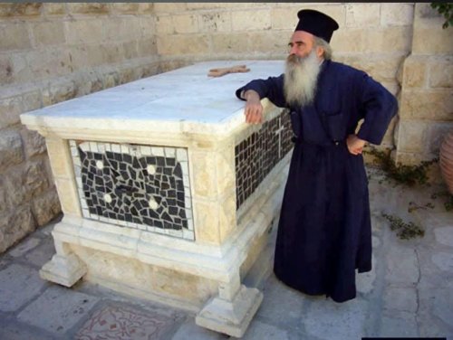 Fântâna lui Iacob - la izvor împreună cu mult nevoitorul arhimandrit Justinos Poza 376791