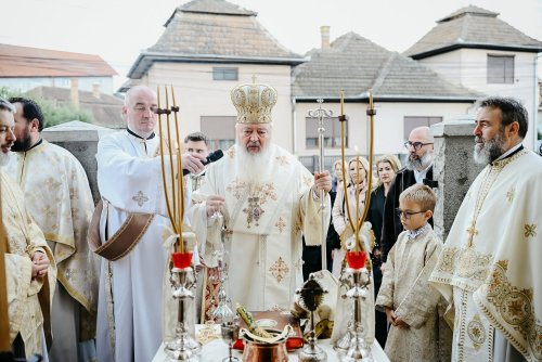 Resfințirea Bisericii „Adormirea Maicii Domnului” din Câmpia Turzii Poza 376735