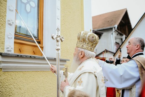 Resfințirea Bisericii „Adormirea Maicii Domnului” din Câmpia Turzii Poza 376736