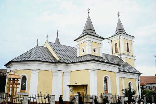 Resfințirea Bisericii „Adormirea Maicii Domnului” din Câmpia Turzii Poza 376742