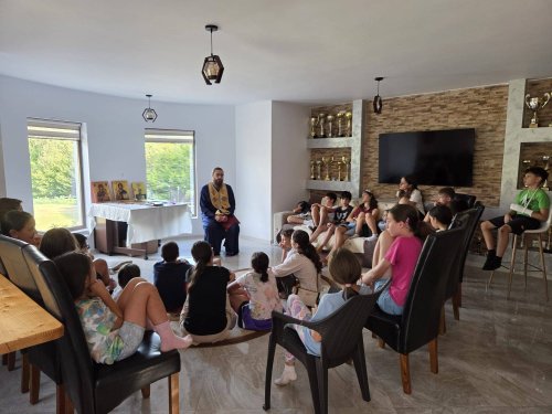 Bucuria copiilor şi voluntariatul în taberele ortodoxe Poza 377398