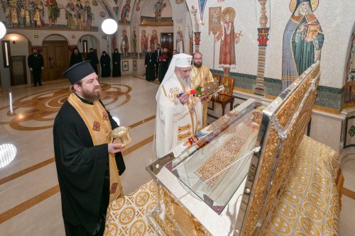 Patriarhul României a sfințit racla cu moaştele Sfântului Constantin Sârbu